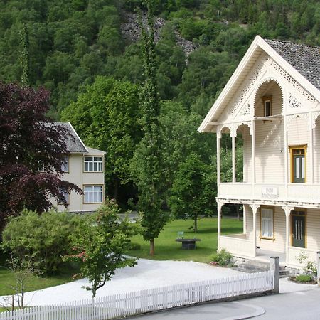 Lindstrom Hotel Lærdalsøyri Екстериор снимка