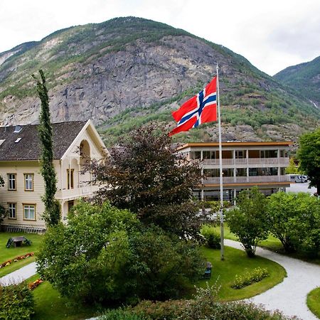 Lindstrom Hotel Lærdalsøyri Екстериор снимка