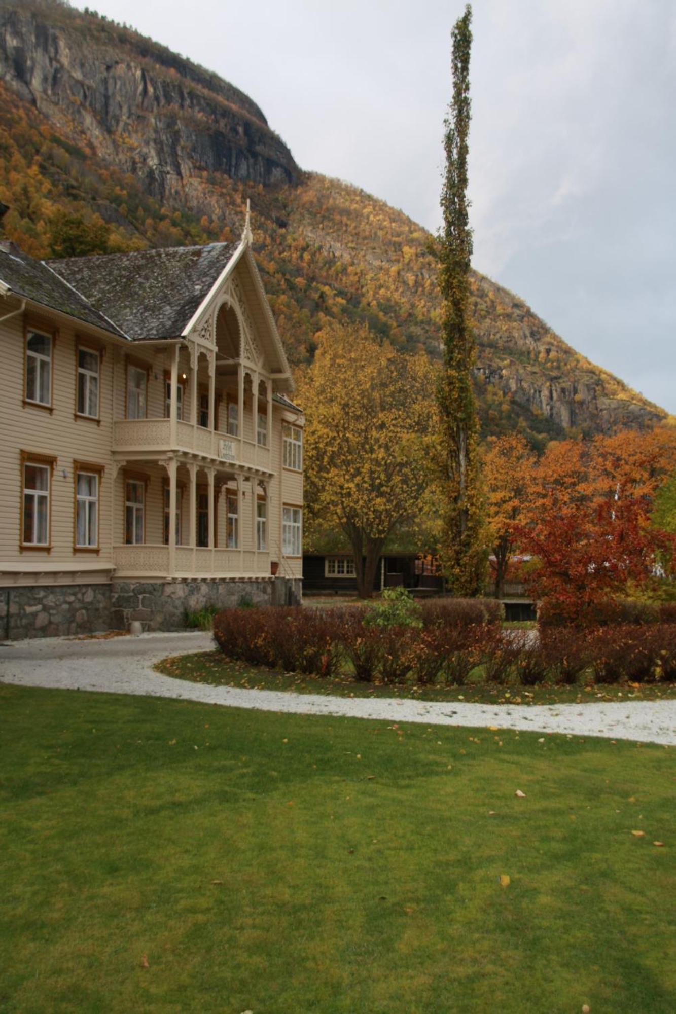 Lindstrom Hotel Lærdalsøyri Екстериор снимка
