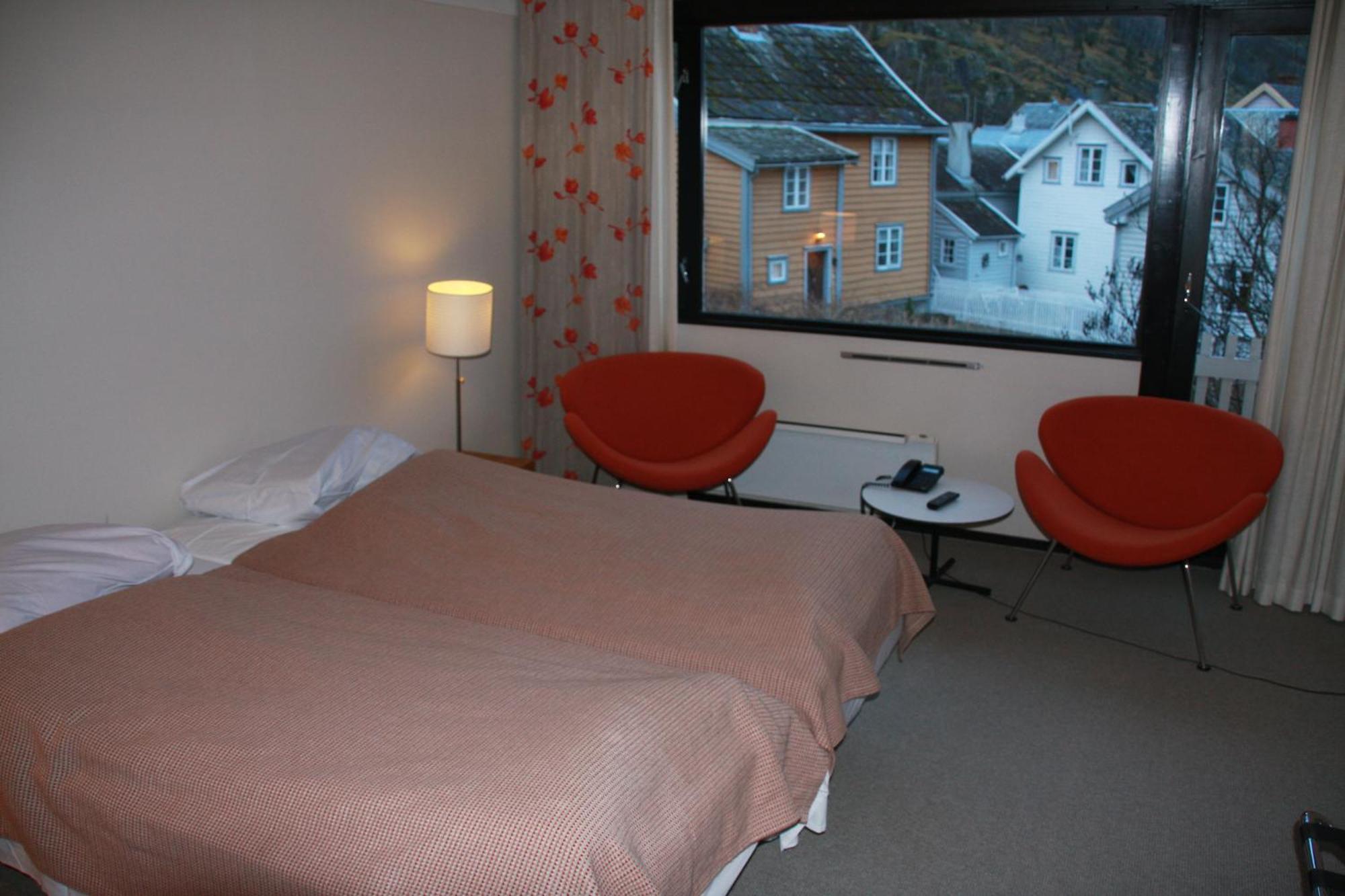 Lindstrom Hotel Lærdalsøyri Екстериор снимка