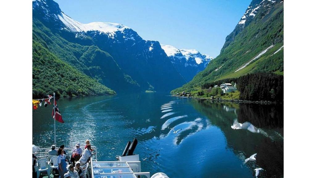 Lindstrom Hotel Lærdalsøyri Екстериор снимка